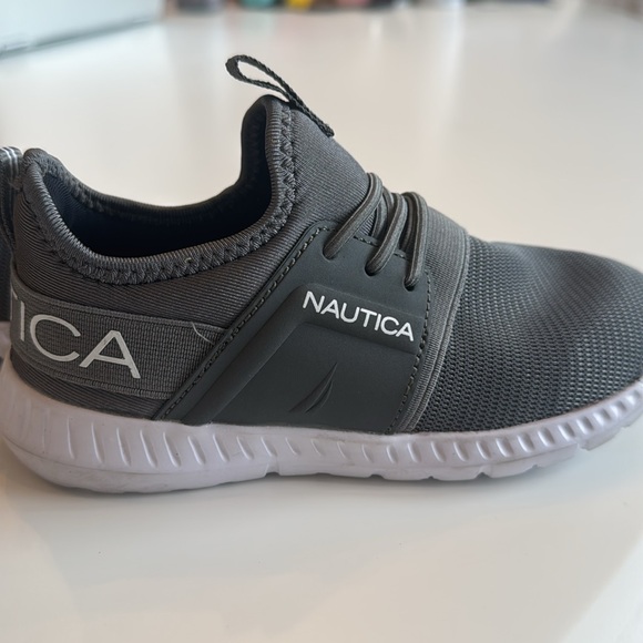 Sale 3/15 Nautica Kids Gray Sneakers - Picture 4 of 5